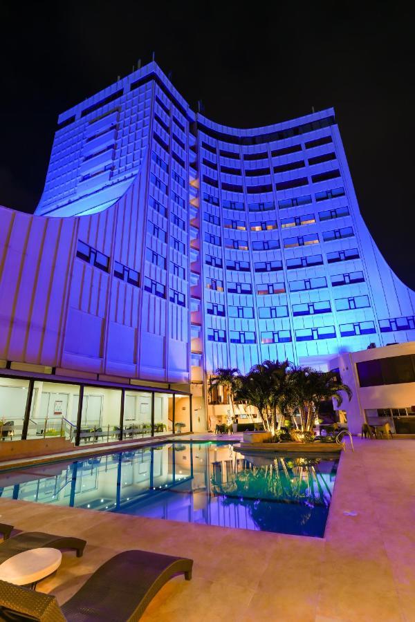 Hotel Casino Internacional Cúcuta Exterior foto The hotel at night
